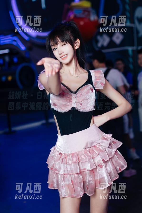 魅妍社 - 白衬衫搭配Olivia童安琪：私房图集中流露的俏皮与优雅，简直完美！.txt