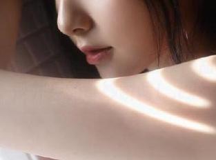 魅瞳meroko万圣节写真合集：甜美与惊悚并存的奇妙瞬间！.txt