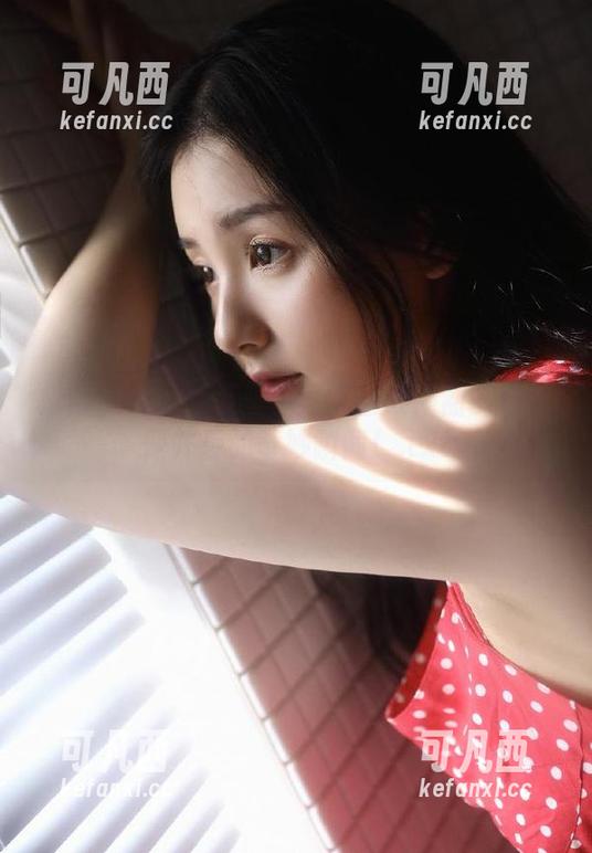 魅瞳meroko万圣节写真合集：甜美与惊悚并存的奇妙瞬间！.txt