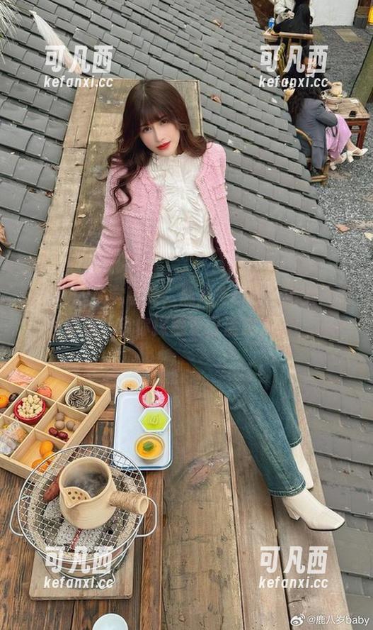 释放你的视觉享受，鹿八岁baby宅女泳衣美图套图，带你探索夏日清凉之美！.txt