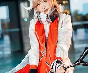 揭秘麻花麻花酱的私拍风格：双马尾写真尽显甜美魅力.txt